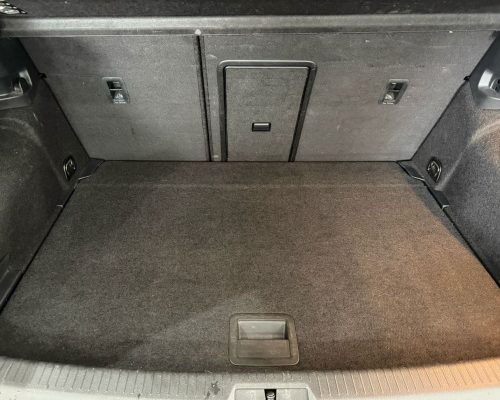 364366-volkswagen-golf-20250410153543180218