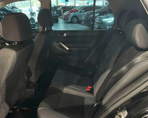 365281-volkswagen-golf-20250416120423385292