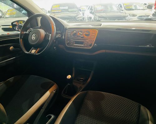 365346-volkswagen-cross-up-20250416163420416313