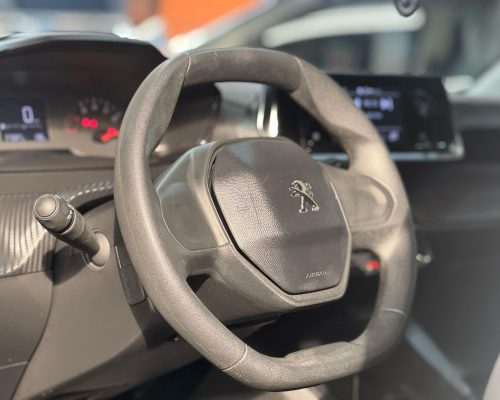 366908-peugeot-208-20250426122442821794