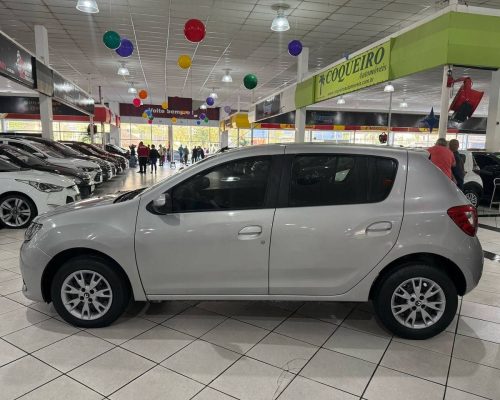 367196-renault-sandero-20250428222201411369