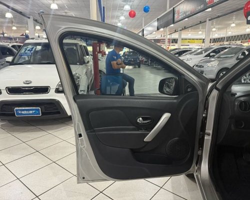 367196-renault-sandero-20250428222204685765
