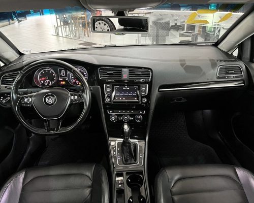 369979-volkswagen-golf-20250515134144073333