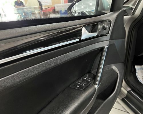 369979-volkswagen-golf-20250515134145060706
