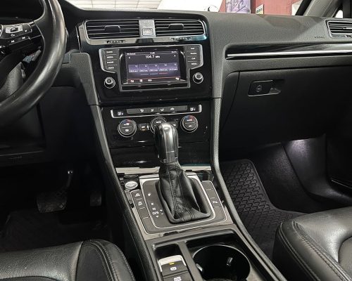 369979-volkswagen-golf-20250515134145406510