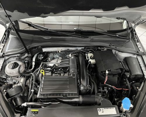 369979-volkswagen-golf-20250515134146413720
