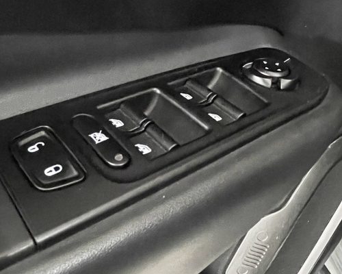 374027-jeep-renegade-20250605174813583296