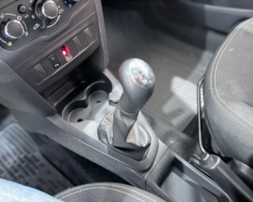 375902-renault-logan-20250617181814325176