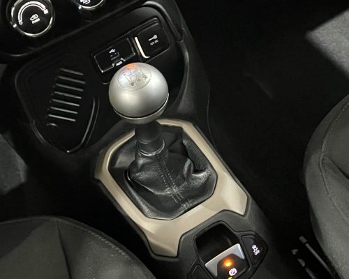 376677-jeep-renegade-20250623163909964996